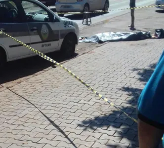 Emerson Alin estava sentado embaixo de uma árvore quando foi baleado, em 4 de abril.​