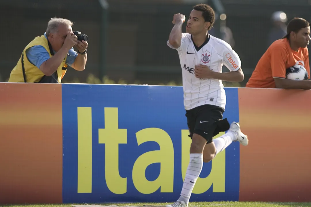 Dentinho marcou um dos gols do Timão na última partida contra a equipe paranaense; Foto: © Daniel Augusto Jr/Ag. Corinthians