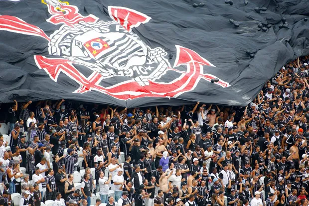 Torcedores do Corinthians no estádio de Itaquera (foto - Facebook Corinthians)