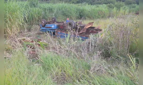 Caminhonete capota após pane elétrica em Mandaguari