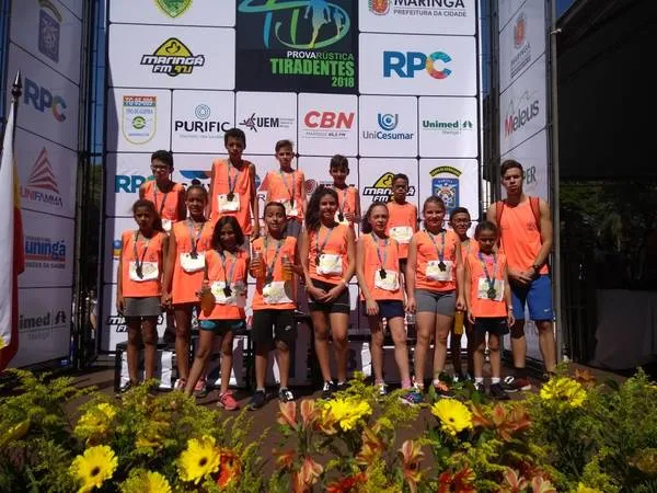 Os atletas da Escolinha de Atletismo de Apucarana conseguiram bons resultados em Maringá - Foto: Divulgação