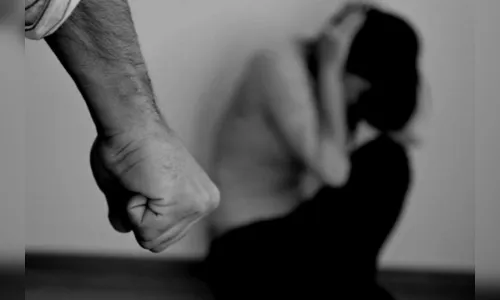 Adolescente de 17 anos denuncia ex-namorado por agressão