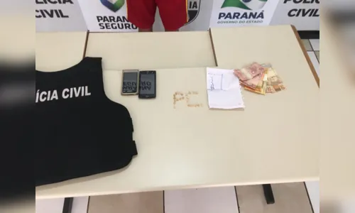 
							Polícia Civil detém menor com crack e caderneta de anotações da contabilidade do tráfico de drogas
						
						