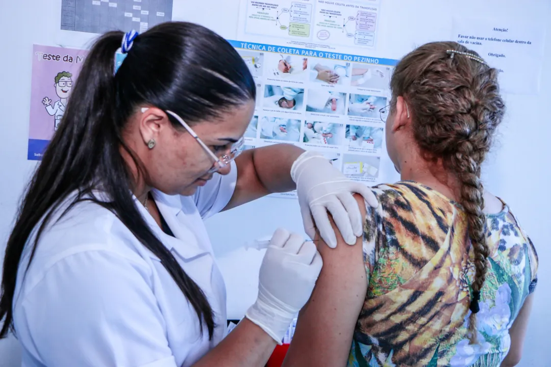 Vacina está disponível em 23 UBSs de segunda a sexta-feira, entre 8h e 16h30, até primeiro de junho (Fotos – Profeta)