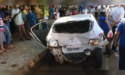 Acidente envolve seis veículos e deixa duas pessoas feridas em Manoel Ribas