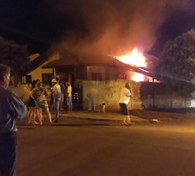 Família perdeu tudo após incêndio e necessita de ajuda. Foto: Reprodução/WhatsApp