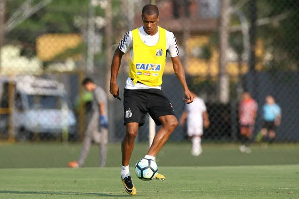 O colombiano Copete teve boa atuação no Santos na vitória sobre os Estudiantes - Foto: Folhapress