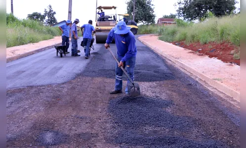 Beto Preto autoriza licitações para asfaltar avenida e ligar bairros na zona norte de Apucarana