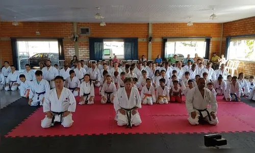 Campeão brasileiro e pan-americano realiza curso de karatê em Apucarana