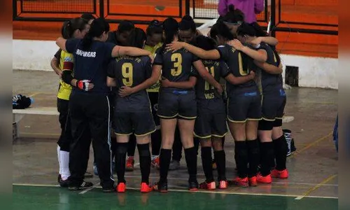 Equipe de futsal feminino de Arapongas       estreia em casa no Campeonato Paranaense