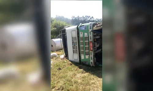 
						
							Bitrem tomba na Serra do Cadeado e motorista fica ferido
						
						