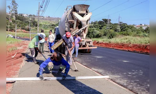 Rafael Sorpili recebe asfalto e calçadas com acessibilidade