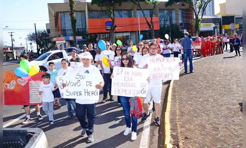 Caminhada alerta para o tratamento da hemofilia 