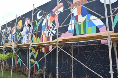   Ivaiporã inaugura painel e escultura