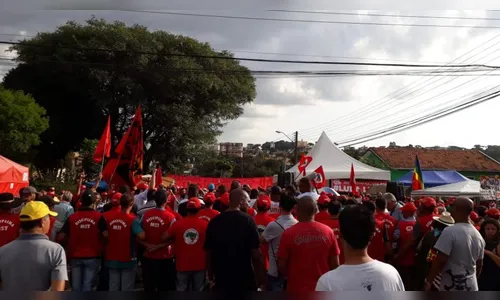 Sindicato dos Jornalistas divulga nota de repúdio sobre intimidação a repórteres no acampamento pró-Lula