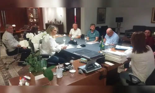 Cida Borghetti reúne equipe da área de segurança na noite do feriado de 1º de Maio