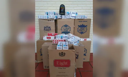 PM apreende em Ivaiporã dois carros com cigarros contrabandeados