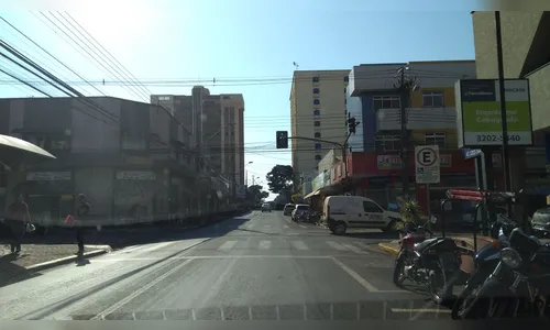 Semáforo apagado complica fluxo de trânsito no centro de Apucarana