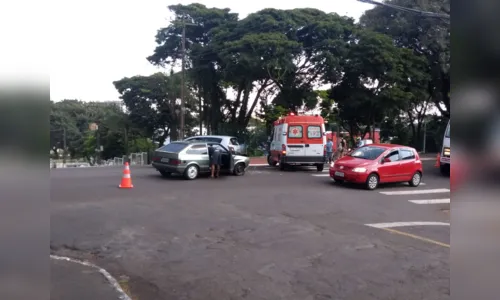
							Acidente em frente ao Lagoão deixa idosa ferida
						
						