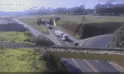Motociclista sai ileso de acidente com caminhão na PR-444