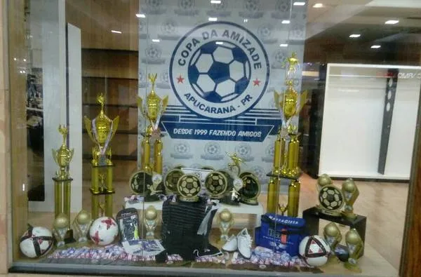 Premiação da Copa da Amizade está exposta no Shopping CentroNorte |  Foto: Divulgação