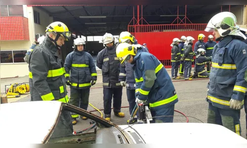 Curso prepara bombeiros e socorristas para resgate de vítimas em acidentes de trânsito