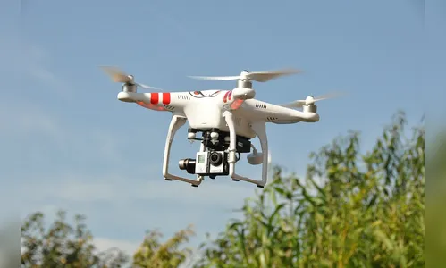 Rapaz é ferido a tiro após flagrar vizinho supostamente espionando sua intimidade com drone