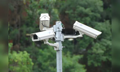 Ex-aluno é filmado furtando câmeras de monitoramento em escola na zona leste de Apucarana