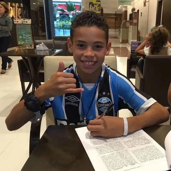 O atacante Alysson, de 12 anos, está nas categorias de base do Grêmio desde 2015 - Foto: Divulgação
