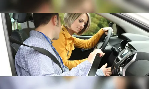 Agência do Trabalhador oferta vaga para diretor geral de auto escola, entre outras