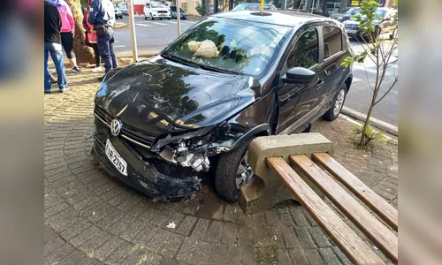 Acidente no centro de Apucarana provoca danos materiais