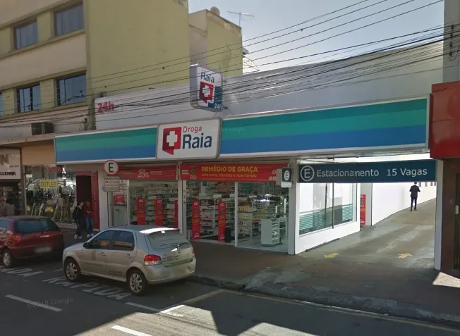 Farmácia localizada na Avenida Arapongas. Foto - Google