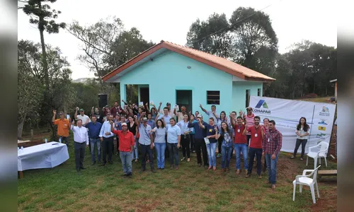 Cohapar entrega chaves de novas moradias na região central