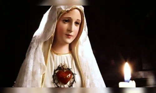 
							Mães Intercessoras rezam terço na escadaria da Catedral e fazem procissão em Apucarana
						
						