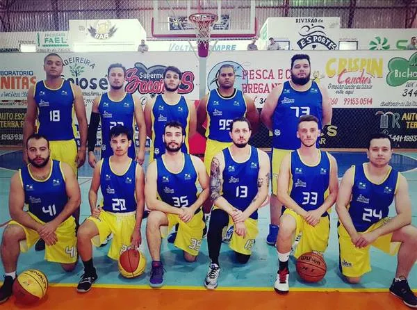 O time adulto de basquetebol de Arapongas venceu Sarandi na final - Foto: Divulgação