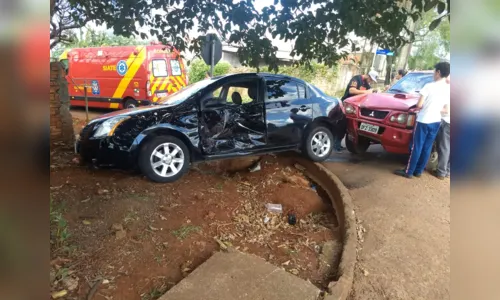
							Colisão entre carro e caminhonete deixa duas mulheres feridas em Apucarana
						
						