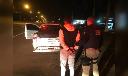 PRF apreende  veículo com mais de 1,4 mil pacotes de cigarros contrabandeados