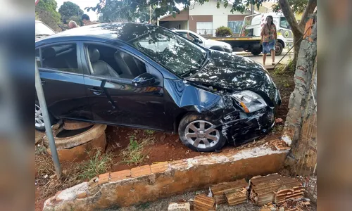 Colisão entre carro e caminhonete deixa duas mulheres feridas em Apucarana