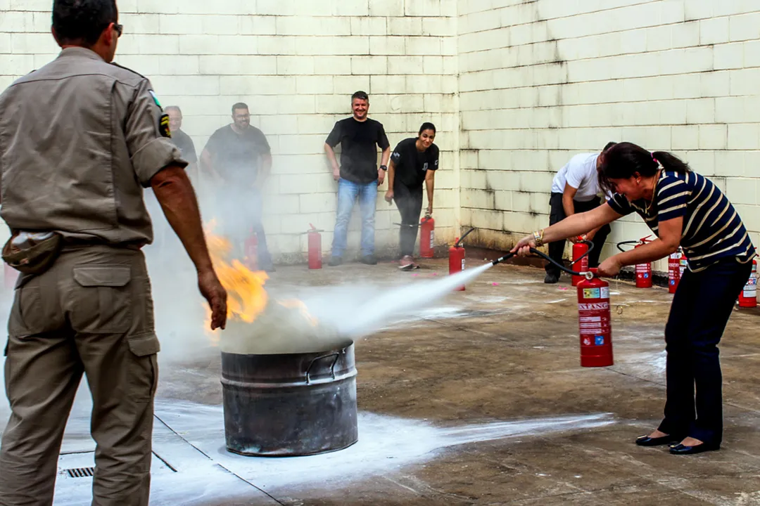 Servidores de Penitenciária fazem curso de brigada de incêndio