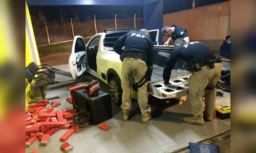 Homem salta de carro em movimento com quase 200 kg de maconha e foge, relata PRF