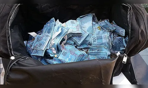 Sacola com cerca de R$ 2 milhões em notas falsas é achada por agricultor boiando em rio