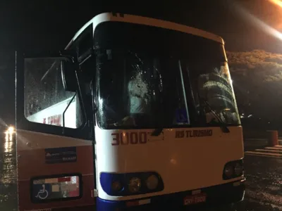 Ônibus que levava pacientes com câncer foi abordado por assaltantes na BR-365 - Foto: Divulgação/PRE