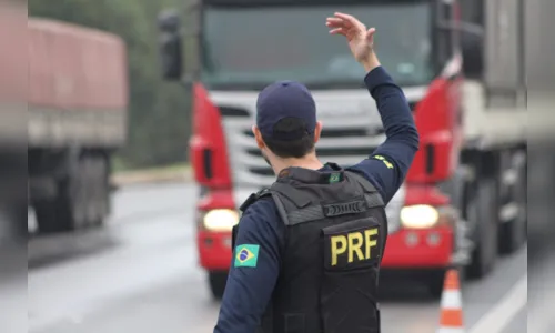 
							Liminar proíbe bloqueio de rodovias por caminhoneiros no Paraná
						
						