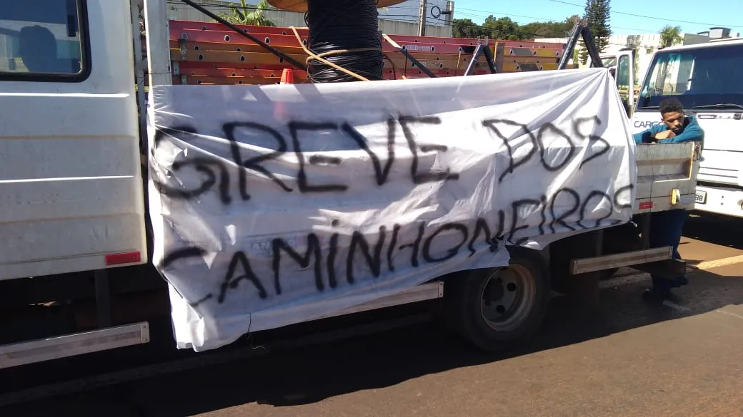 Protesto de caminhoneiros em Arapongas - Foto: TNONLINE