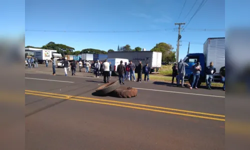 
							Caminhoneiros protestam em Arapongas, Califórnia, Mandaguari, Mauá, Londrina e Maringá
						
						