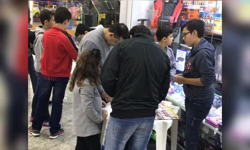 Troca de figurinhas no Centronorte faz sucesso entre colecionadores 