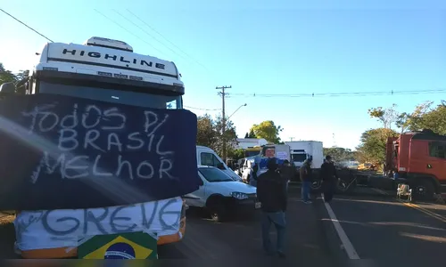 Dois caminhoneiros do Paraná morrem em bloqueios durante protestos da categoria