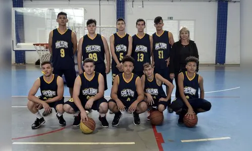 Colégio Estadual Carlos Silva é campeão no basquetebol masculino