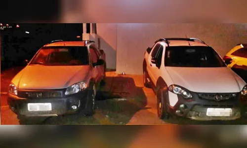 
							Após confronto com bandidos, PM recupera carros e objetos roubados
						
						