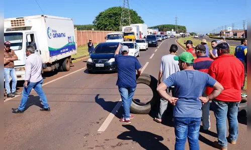 Greve dos caminhoneiros tem adesão de 300 mil motoristas, diz Abcam